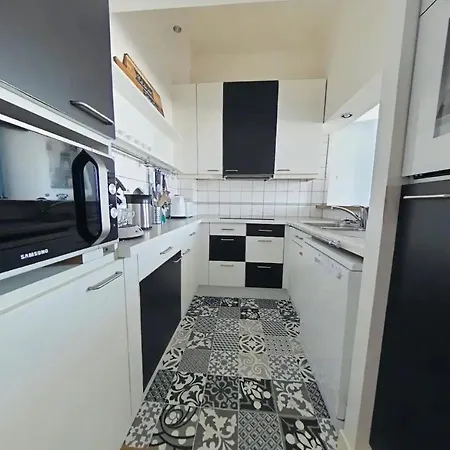 Logement Place D'erlon Hypercentre Avec Balcon * Reims